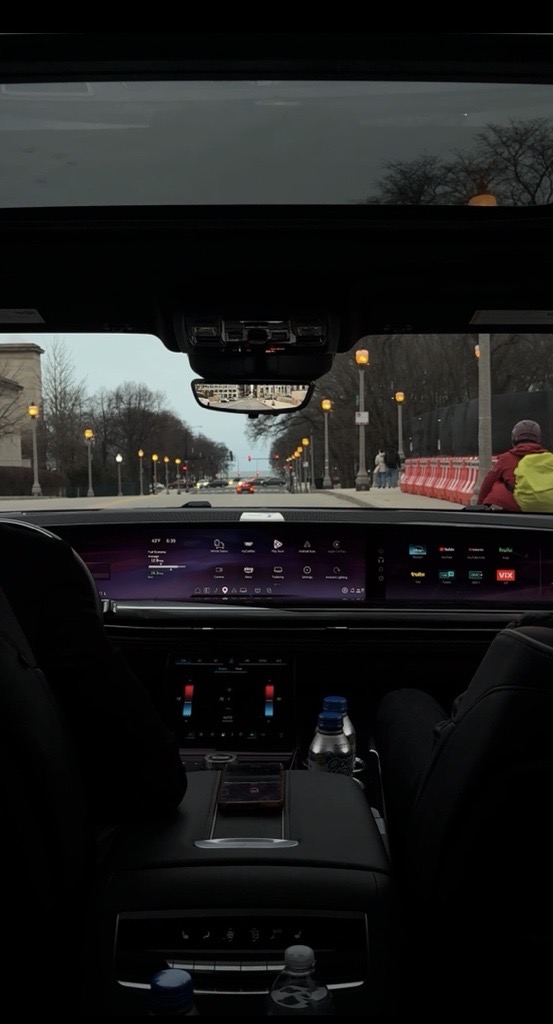 Escalade cockpit panoramic display